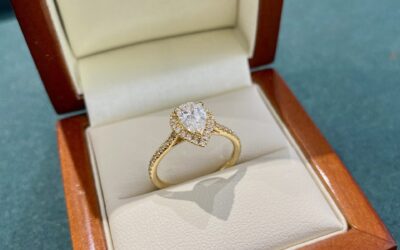 Pear-shaped Diamond Engagement Ring