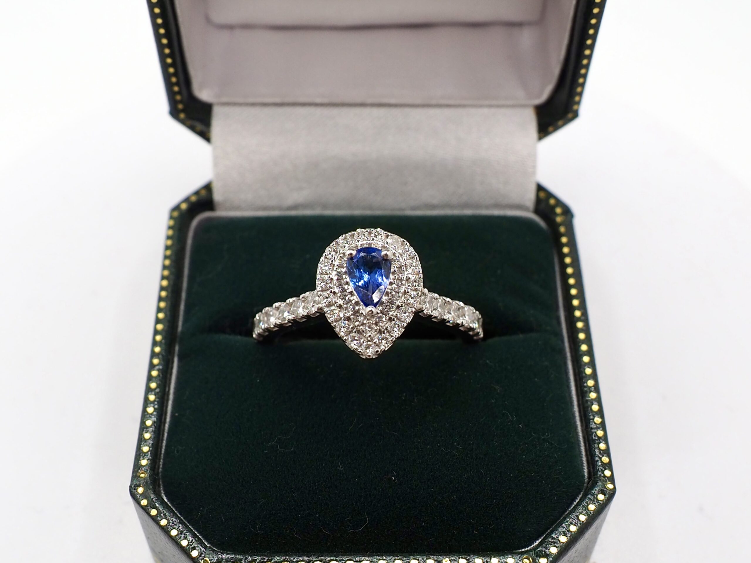 18ct White Gold & Tanzanite Diamond Ring