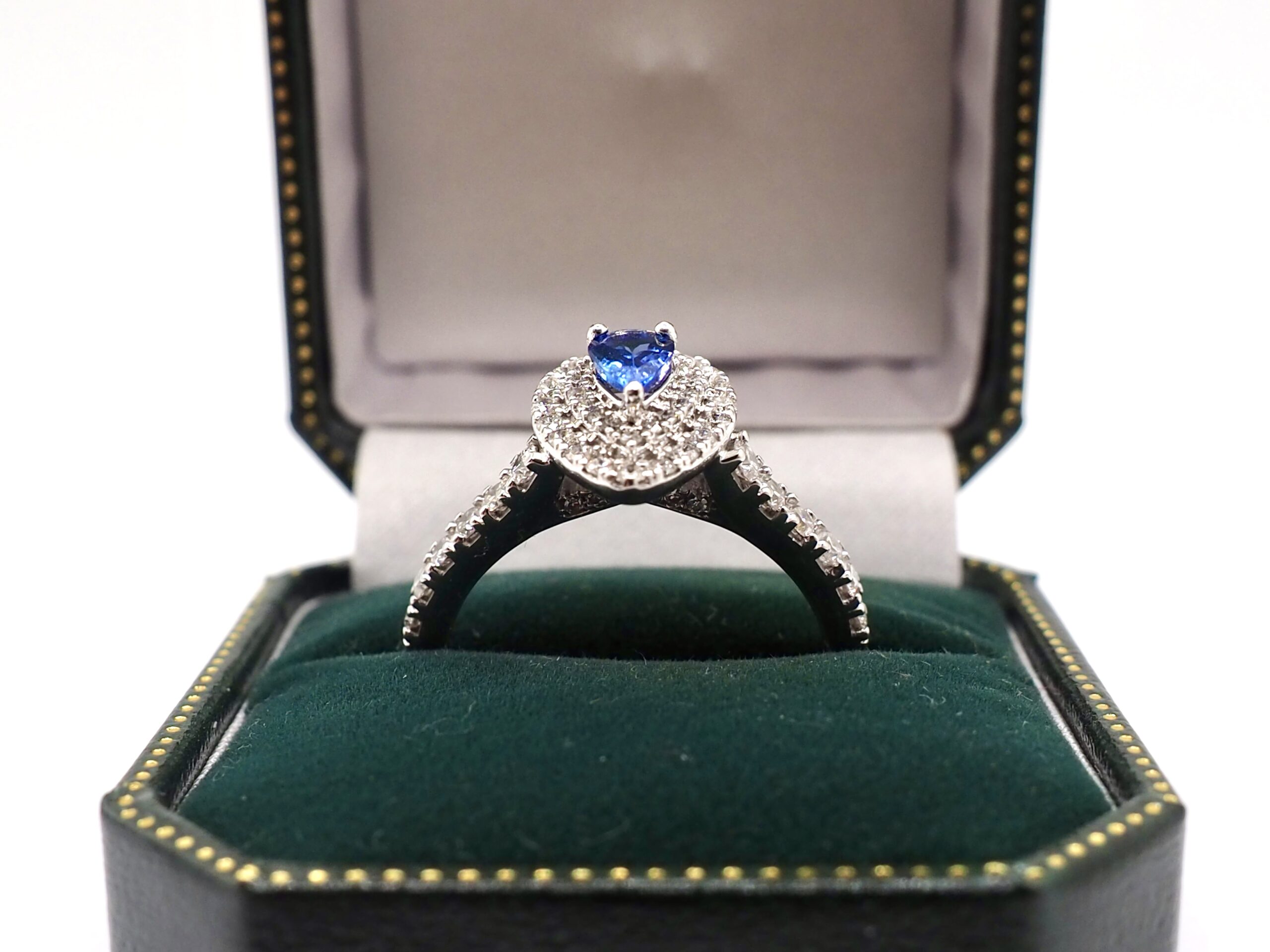18ct White Gold & Tanzanite Diamond Ring - Image 4