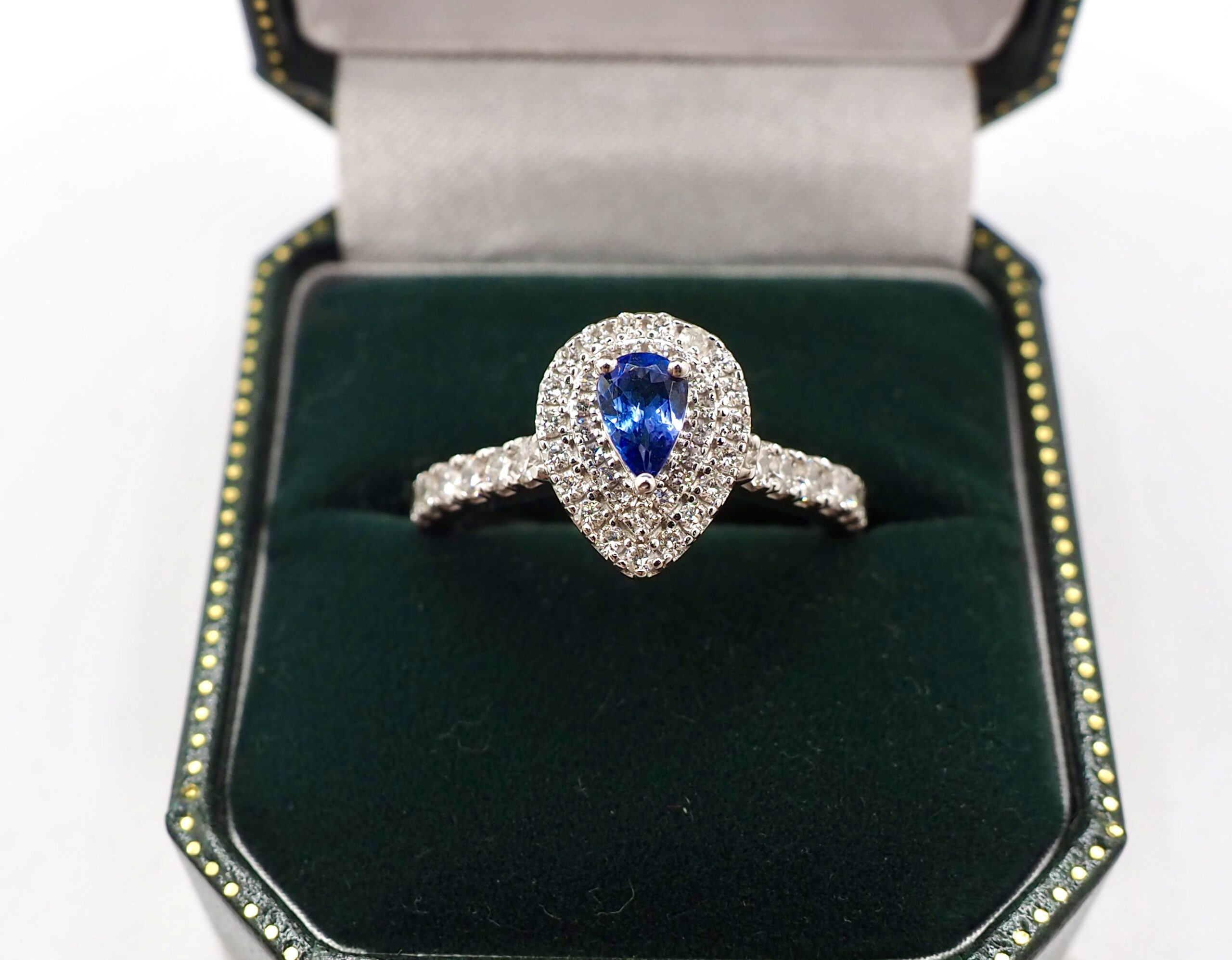 18ct White Gold & Tanzanite Diamond Ring - Image 2
