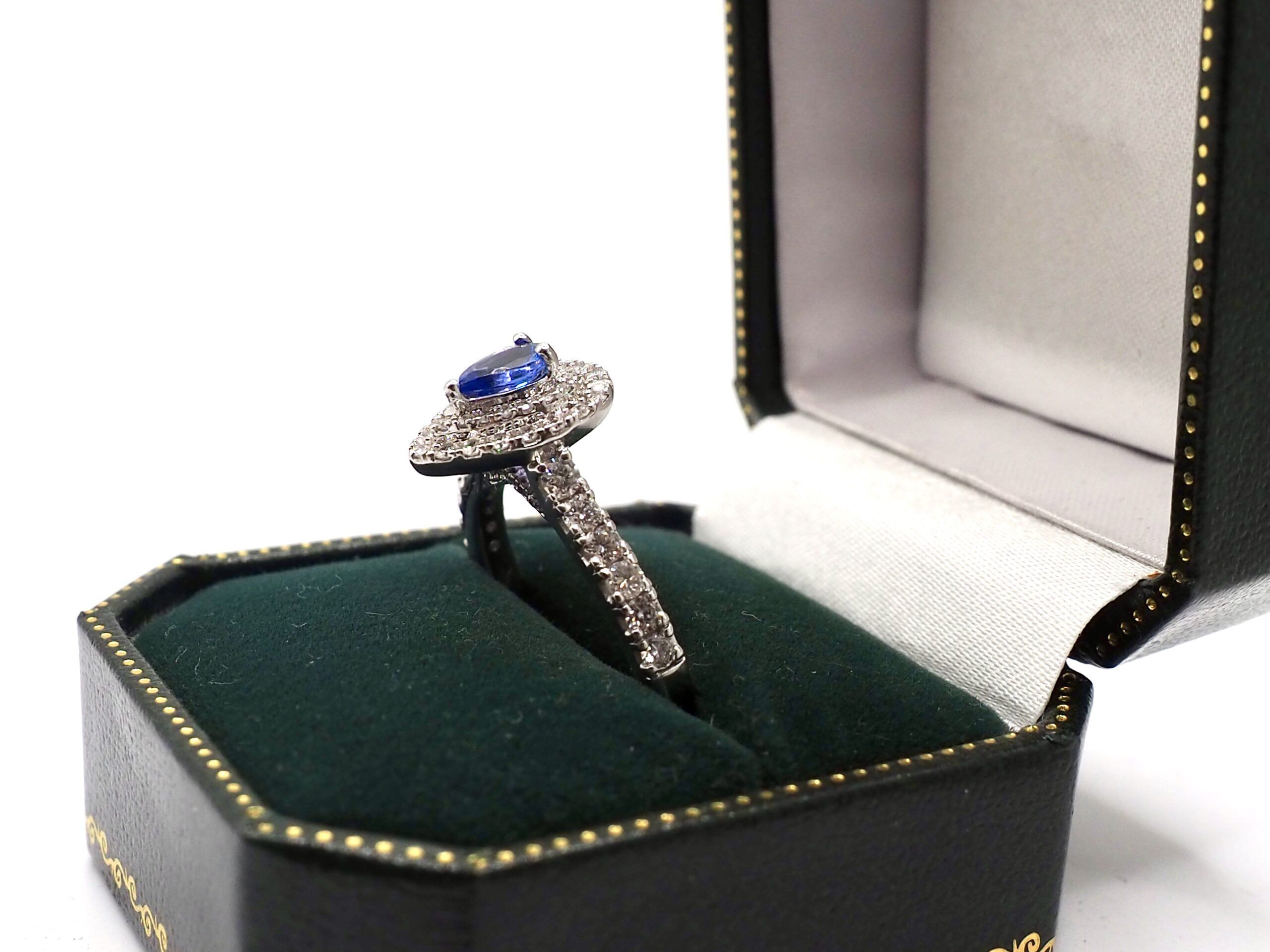 18ct White Gold & Tanzanite Diamond Ring - Image 3